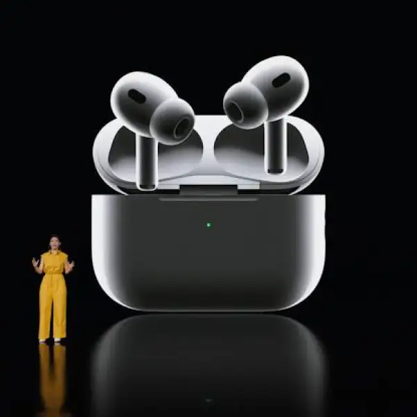 Apple AirPods Pro with Wireless Charging Case