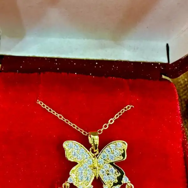 Ladies jewellery  08