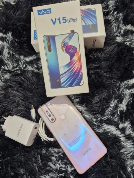 VIVO V15 8/256 GB