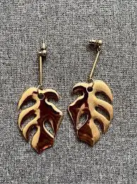 Monstera leaf dangle earrings.